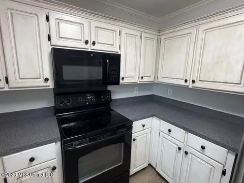 Kitchen - 602 Madeline Cv, Florence, MS 39073 photo 3 of 3