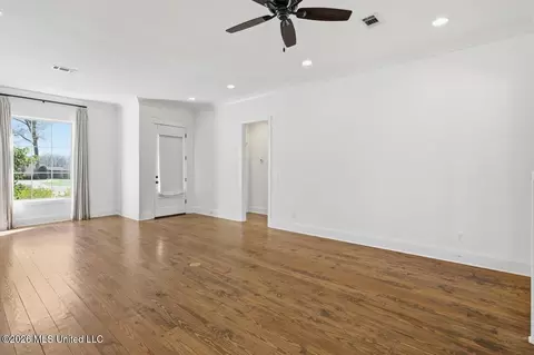 Living - 252 Buckhead Dr, Madison, MS 39110 photo 2 of 7