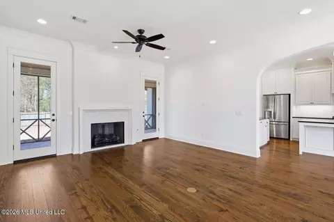 Living - 252 Buckhead Dr, Madison, MS 39110 photo 1 of 7
