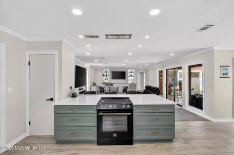 Kitchen - 67163 E Diamondhead Dr, Diamondhead, MS 39525 photo 6 of 6