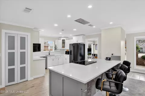 Kitchen - 67163 E Diamondhead Dr, Diamondhead, MS 39525 photo 3 of 6