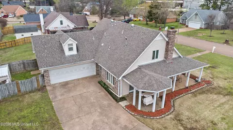 1225 N Five Oaks Dr, Southaven, MS 38671