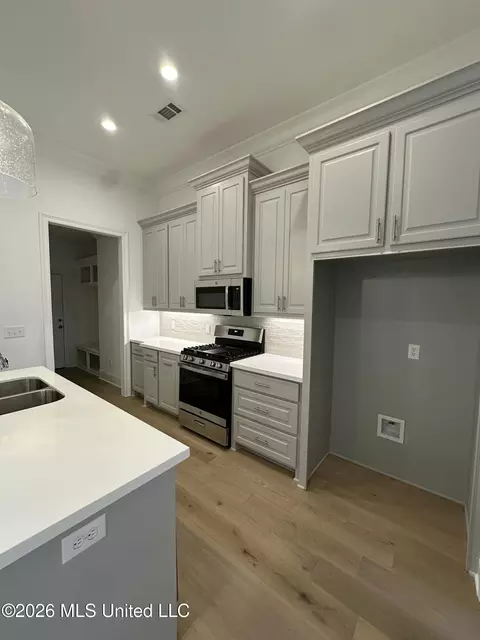 Kitchen - 404 Aurora Cir, Canton, MS 39046 photo 2 of 4