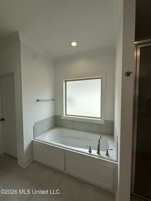Bath - 404 Aurora Cir, Canton, MS 39046 photo 2 of 5