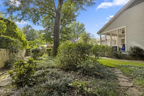 Exterior - 5134 Canton Heights Dr, Jackson, MS 39211 photo 6 of 9
