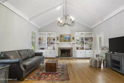 Living - 5134 Canton Heights Dr, Jackson, MS 39211 photo 1 of 1