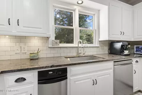 Kitchen - 5134 Canton Heights Dr, Jackson, MS 39211 photo 4 of 6
