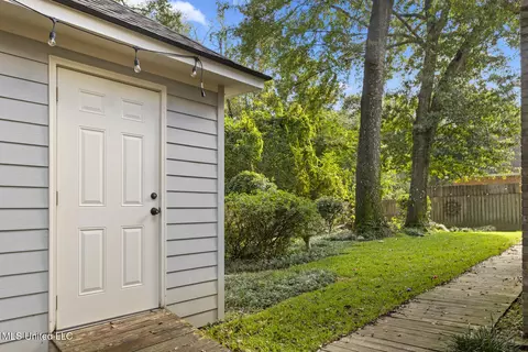 Exterior - 5134 Canton Heights Dr, Jackson, MS 39211 photo 5 of 9