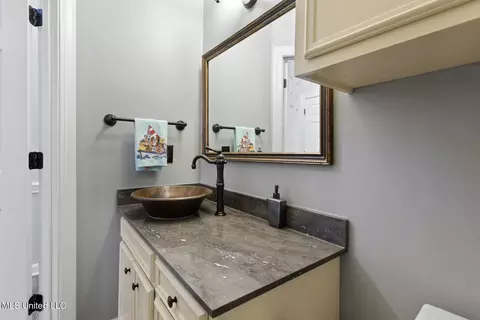 Bath - 5134 Canton Heights Dr, Jackson, MS 39211 photo 1 of 7