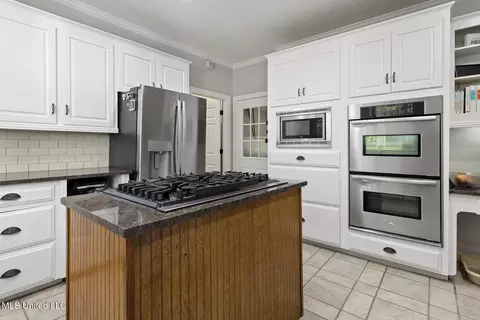 Kitchen - 5134 Canton Heights Dr, Jackson, MS 39211 photo 6 of 6