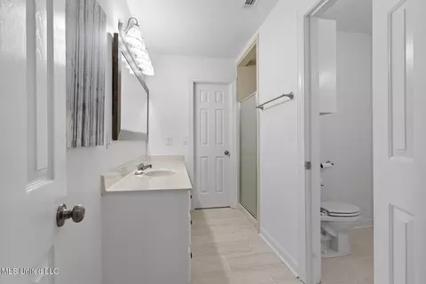 Bath - 5134 Canton Heights Dr, Jackson, MS 39211 photo 7 of 7