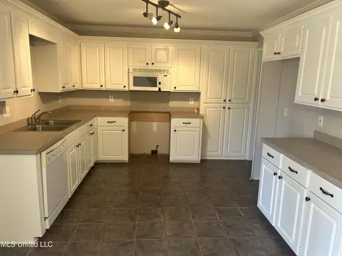 250 August Dr, Brandon, MS 39042