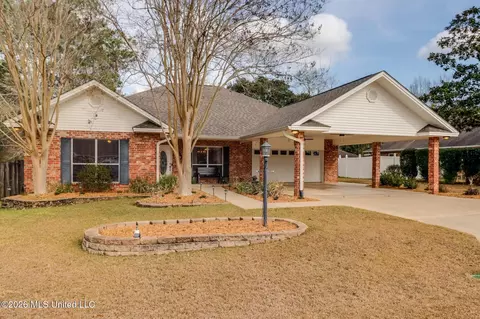 6423 Iona St, Diamondhead, MS 39525