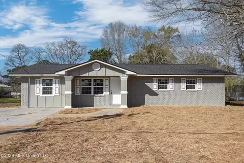 9621 Donchester Cir, Moss Point, MS 39562