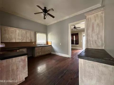 Entry Way - 115 Scott St, Mccomb, MS 39648 photo 2 of 2