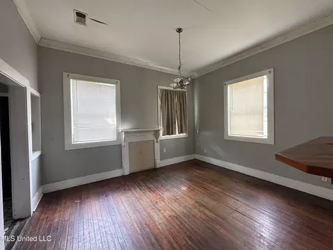 Living - 115 Scott St, Mccomb, MS 39648 photo 3 of 5