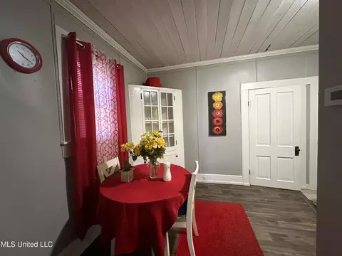 Dining - 115 Scott St, Mccomb, MS 39648 photo 1 of 1