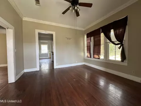Living - 115 Scott St, Mccomb, MS 39648 photo 4 of 5