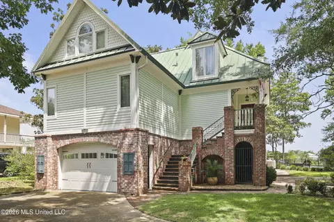 3512 River Bluff Rd, Biloxi, MS 39532