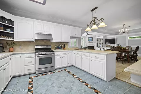 Kitchen - 3512 River Bluff Rd, D'iberville, MS 39540 photo 4 of 5