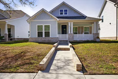 127 Grande View Dr, Biloxi, MS 39531