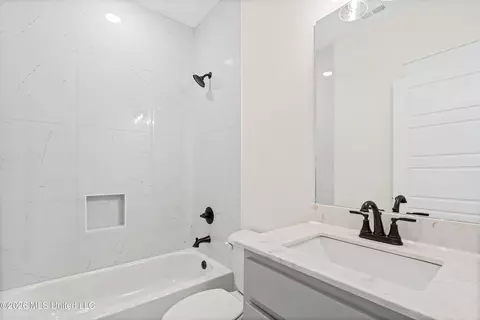 Bath - 2951 Eden Ln, Nesbit, MS 38651 photo 3 of 3