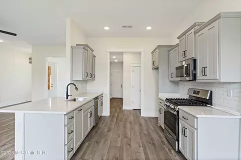 Entry Way - 2951 Eden Ln, Nesbit, MS 38651 photo 1 of 4