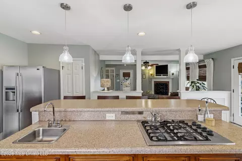 Kitchen - 9110 Second St, Walls, MS 38680 photo 4 of 5