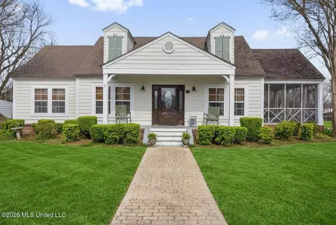 9110 Second St, Walls, MS 38680