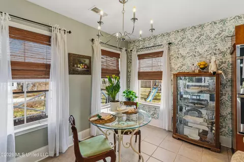 Dining - 9110 Second St, Walls, MS 38680 photo 3 of 3