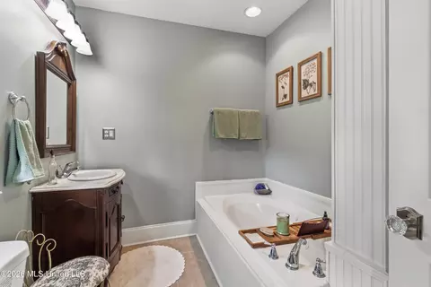Bath - 9110 Second St, Walls, MS 38680 photo 1 of 4