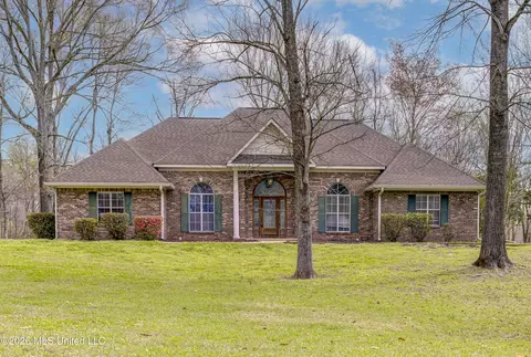204 Pebble Beach Dr, Vicksburg, MS 39183