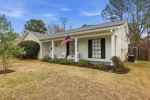 304 Longmeadow Dr, Ridgeland, MS 39157