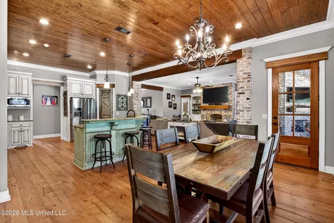 Dining - 1086 Stewart Mill Rd, Summit, MS 39666 photo 5 of 5