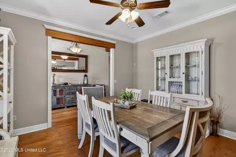 Dining - 1086 Stewart Mill Rd, Summit, MS 39666 photo 3 of 5