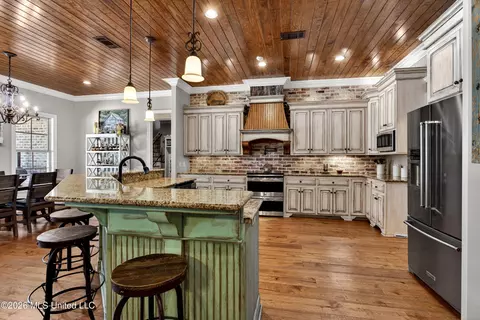 Kitchen - 1086 Stewart Mill Rd, Summit, MS 39666 photo 3 of 4