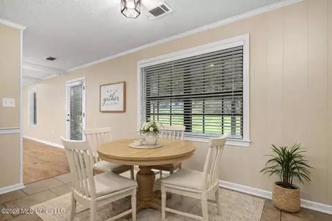 Dining - 3820 N Windermere Dr, Nesbit, MS 38651 photo 2 of 2
