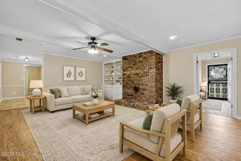 Living - 3820 N Windermere Dr, Nesbit, MS 38651 photo 1 of 5