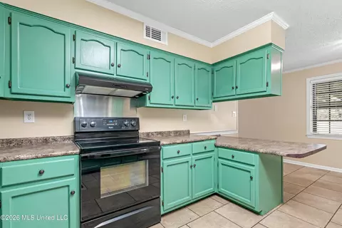 Kitchen - 3820 N Windermere Dr, Nesbit, MS 38651 photo 1 of 2