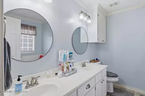 Bath - 2005 Stonehendge Dr, Brandon, MS 39042 photo 1 of 3