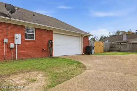 Exterior - 2005 Stonehendge Dr, Brandon, MS 39042 photo 4 of 6