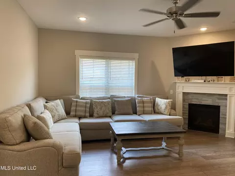 Living - 7414 Crosswinds Blvd, Hernando, MS 38632 photo 1 of 1
