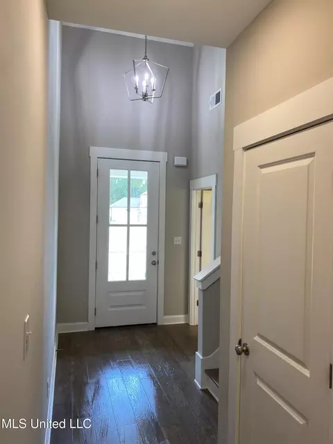 Entry Way - 7414 Crosswinds Blvd, Hernando, MS 38632 photo 2 of 4