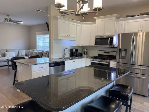 Kitchen - 7414 Crosswinds Blvd, Hernando, MS 38632 photo 2 of 2