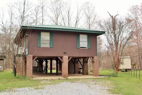 196 Beaver Dam Dr, Lucedale, MS 39452