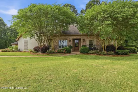 226 Meadowlands Dr, Brandon, MS 39047