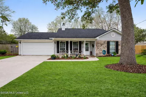 9208 Seahorse Ave, Ocean Springs, MS 39564