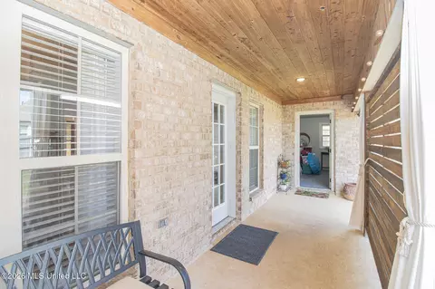Exterior - 518 Carrington Dr, Brandon, MS 39042 photo 2 of 6