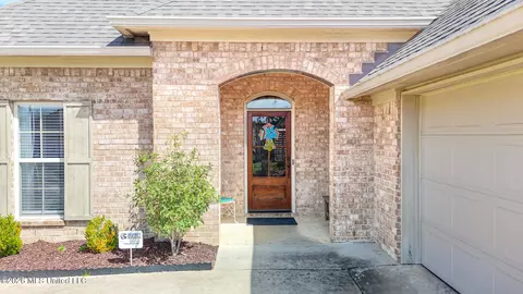 Entry Way - 518 Carrington Dr, Brandon, MS 39042 photo 1 of 4