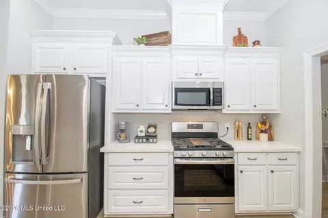 Kitchen - 518 Carrington Dr, Brandon, MS 39042 photo 2 of 5